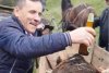 Scene şocante în comuna buzoiană Colţi! Primarul filmat când batjocoreşte cadavrul unui urs - VIDEO 589331