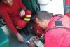 Nelu, un pompier din Bistrița, a salvat un iepuraș din flăcări. I-a pus o mască de oxigen pe față FOTO 590585