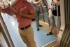 Se urcase în metroul din București, când a văzut ceva cu totul neașteptat. A scos imediat telefonul și a făcut o poză, pe care a postat-o pe o rețea de socializare. În scurt timp, s-a viralizat. „E o nebunie!” (FOTO) 598161
