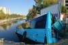 Un autobuz al STB a căzut în râul Dâmbovița! O macara de mare tonaj, închiriată de Primărie pentru a-l scoate (FOTO-VIDEO) 612428