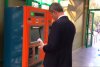 Moment caraghios cu Dacian Cioloș la metrou.  FOTO 624670