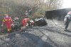 Un camion încărcat cu bitum fierbinte s-a răsturnat peste o Dacie, în Joia Mare, Arad 651532