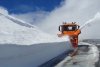 Deszăpezire în forţă pe Transalpina. În unele zone, stratul de zăpadă depăşeşte doi metri (Video) 659575