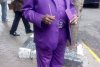 Fotografii virale cu cel mai stilat bărbat de culoare! Are sute de costume şi accesorii în cele mai vibrante culori 673024