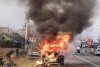 Mașină cuprinsă de flăcări în mers, între Vaslui și Bârlad: Șoferul este un bătrân cu dizabilități care tocmai luase autoturismul din service - FOTO 691818