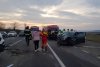 Accident cumplit în Iași! Impact frontal între un microbuz care transporta persoane și un autoturism 698490