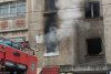 Incendiu uriaş într-un bloc din Uricani. Oamenii au ieşit pe geam, la etajul 4, pentru a scăpa de flăcări 698547