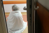 Pacienți infectați cu COVID stau pe jos înveliți doar cu cearșafuri, într-un spital din Constanța - VIDEO 699704