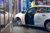 Un taxi a intrat în vitrina unui magazin din Reşiţa | VIDEO 699738
