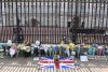 FOTO | Prințul Philip, omagiat de mii de britanici, în ciuda apelului Casei Regale de a fi respectate regulile COVID 702581