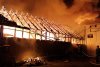 Incendiu violent la o fabrică de mobilă din Reghin. ISU Mureș a cerut sprijin din județele alăturate 705161