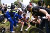 A fost arestată femeia care a provocat carambolul de la Turul Franței și retragerea ciclistului Jasha Sutterlin 714222