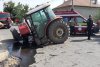 Tractor condus de o femeie, rupt în două de un BMW căruia trebuia să îi acorde prioritate 714556