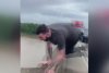 Un tânăr, filmat în timp ce sare de pe un pod înalt de zeci de metri, după ce a stat blocat patru ore în trafic, în SUA. Autoritățile l-au căutat ore în șir 716295