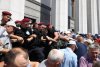 Circa o mie de foști polițiști au luat cu asalt parlamentul de la Kiev 716539