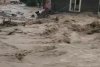 Inundaţii şi viituri de proporţii în ţară. Drumuri distruse, apă în case şi oameni scoşi pe braţe de pompieri 717650