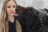 "Masha şi Ursul" în viaţa reală. Imagini inedite cu o rusoaică şi ursul ei Archie, la pescuit 718751