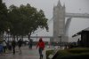 Celebrul pod londonez Tower Bridge, redeschis marți, după ce a rămas blocat în aer timp de 12 ore 721230