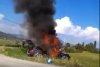 Momentul în care un Audi ia foc, iar şoferul şi pasagerii din maşină nu reuşesc să stingă vâlvătaia, la Maramureş 722340