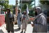 Deși au declarat că nu vor intra în Kabul, talibanii înarmați patrulează pe străzile unui oraș fantomă 722368