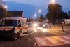 5 persoane rănite după ce o ambulanţă şi un autoturism s-au lovit violent pe o stradă din Braşov 723636