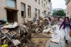 Mii de bancnote ude şi pline de noroi adunate de angajaţii Băncii Federale din Germania pentru a fi curăţate şi spălate după inundaţiile devastatoare 724847