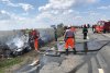 O motocicletă s-a izbit de o maşină pe drumul spre Arad şi a fost proiectată într-un alt autoturism care a luat foc 725424