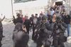 Mitropolitul sârb Ioanichie a fost escortat la elicopter de trupe anti-tero după proteste violente, în Muntenegru 725378