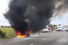 O maşină a luat foc în mers, la Vrancea, fără să fie implicată în vreun accident. Pompierii intervin pentru stingerea flăcărilor 727832