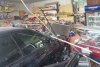 Un şofer a intrat cu BMW-ul într-un magazin din centrul Craiovei 728817