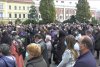 Mii de credincioși la înmormântarea cu onoruri militare a episcopului Vasile Someşanul. ÎPS Teodosie, în soborul de preoți 731007