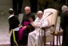 Acest copil cu dizabilități s-a așezat lângă Papa Francisc și a plecat cu boneta. Reacția suveranului pontif 732500