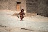 Viața sub talibani. Afganii își vând copiii pentru a mai trăi câteva luni. Echipa BBC, "ofertată" să cumpere un copil 733115