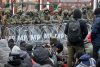 Migranții aduși de Belarus forțează granița cu Polonia. Un polițist a fost grav rănit. Televizunea lui Lukașenko a transmis violențele în direct 736377