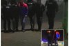 Doi adolescenți s-au urcat pe o mașină de Poliție și s-au filmat cântând manele, în Focșani 739653