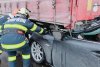 Accident grav la Suceava. Șofer scos în viață din mașina strivită sub remorca unui TIR 740082