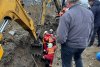 Un bărbat a murit după ce a stat peste de 40 de minute prins sub pământul căzut de pe un mal, în județul Prahova  740948