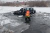 Mamă și fiica de trei ani, salvate din apa înghețată, după ce mașina în care se aflau a derapat în râul Mureș 745931