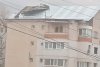 Vântul puternic a făcut ravagii în România: Accidente, copaci doborâţi, acoperişuri de bloc smulse 746105