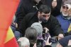 George Simion atacat în timpul manifestațiilor de la Iași.  A fost mânjit cu cerneală pe față: ”Rog Poliția să nu îl amendeze” 746910
