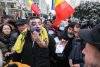George Simion atacat în timpul manifestațiilor de la Iași.  A fost mânjit cu cerneală pe față: ”Rog Poliția să nu îl amendeze” 746924