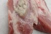 Ceafă de porc fără os, dar cu puroi, la un hipermarket din Bucureşti 751516