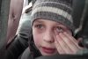 Copil cu ochii în lacrimi părăsind Kiev-ul: ”L-am lăsat pe tata acolo, îi va ajuta pe eroii noștri” 753423