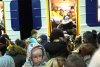 Imagini din gara disperării din Lvov | Mame cu bebeluşi în braţe imploră să fie luate în trenul salvării 753506