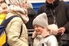 Imagini din gara disperării din Lvov | Mame cu bebeluşi în braţe imploră să fie luate în trenul salvării 753514
