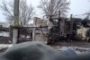 Un tren de călători a lovit o autobasculantă, în Brăila. Mașina a fost proiectată într-o casă 753856
