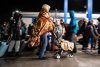 Gabriela Firea, printre refugiații ucraineni: ”Bebelușii în cărucioare și copiii erau uzi și înfrigurați” 754340