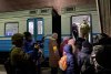 Strigătul disperat al mamelor din Ucraina: "Copiii noştri stau în subsoluri, fără apă, fără mâncare. Când închid ochii, văd doar explozii" 755155