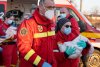 Doi bebeluși români cu probleme grave de sănătate, transportaţi din Ucraina la spitale din Bucureşti şi Timişoara 756178