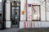 Protest la Ambasada Rusiei din Varșovia. Clădirea a fost stropită cu vopsea roșie 758623